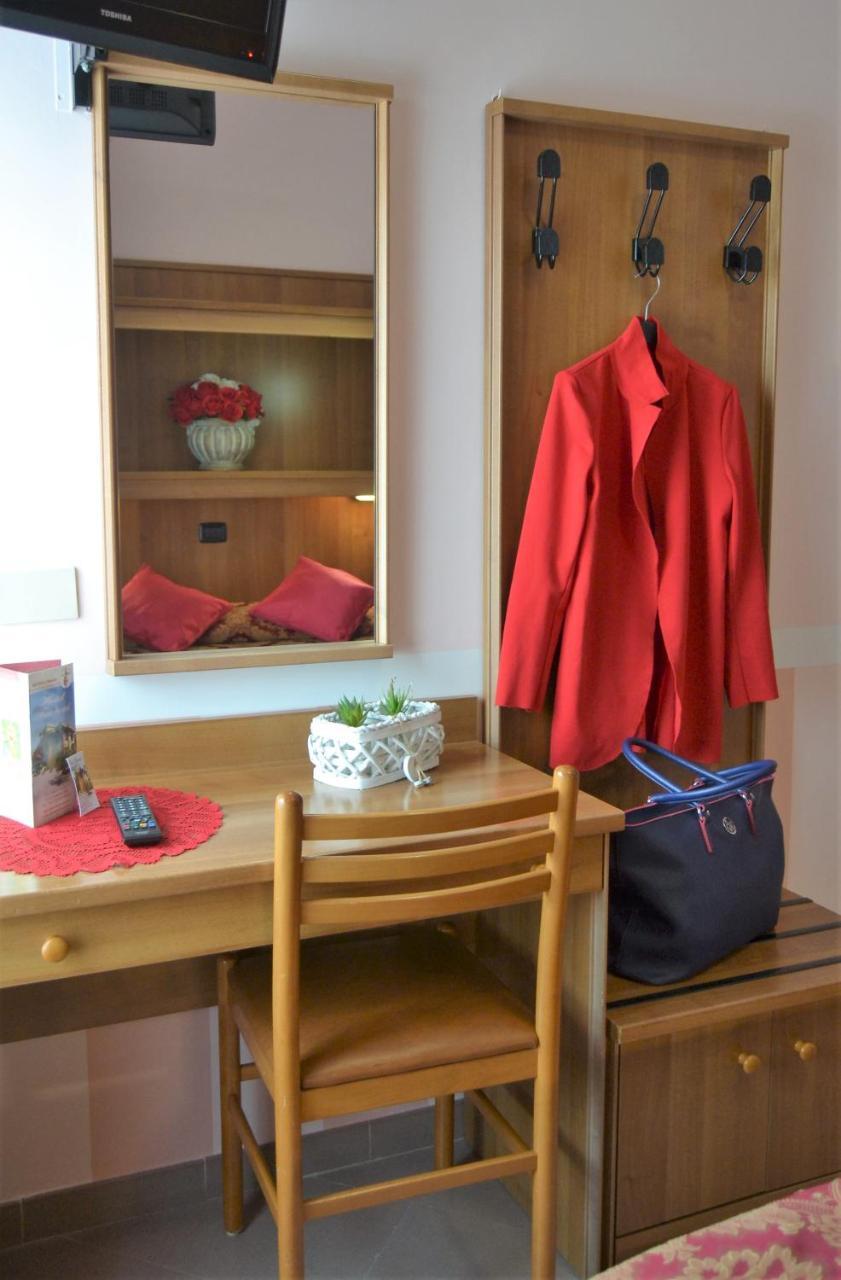 Hotel Facioni Pomezia Luaran gambar