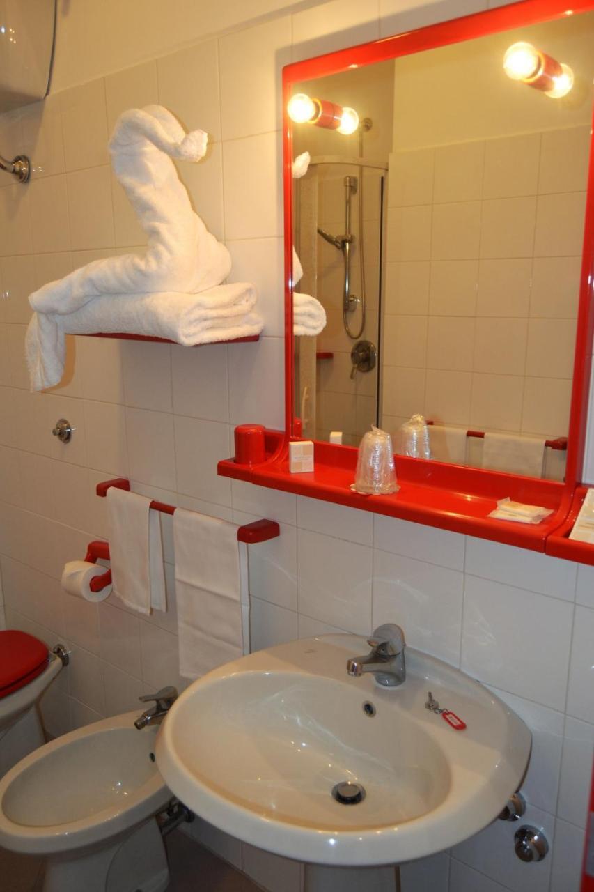 Hotel Facioni Pomezia Luaran gambar