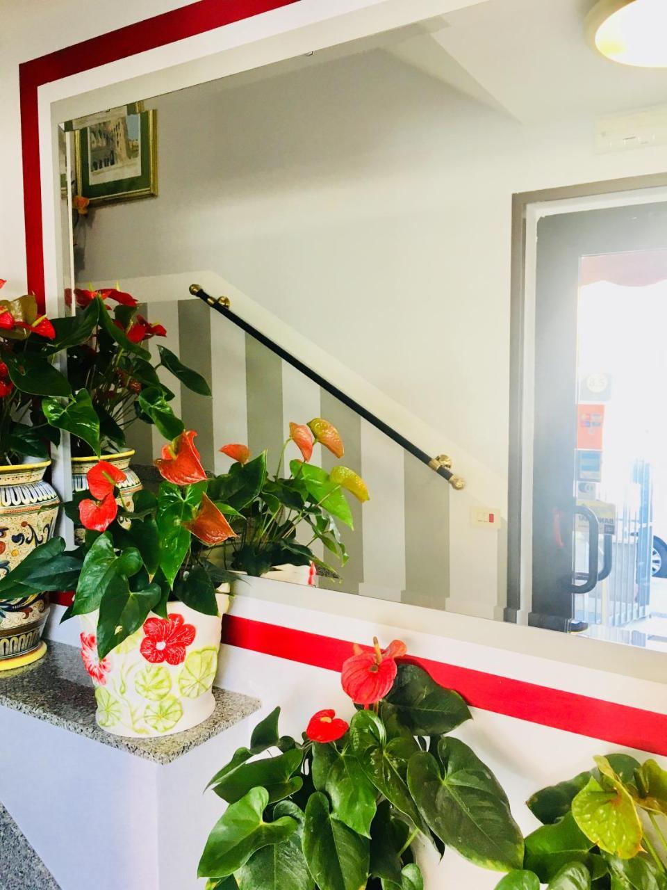 Hotel Facioni Pomezia Luaran gambar